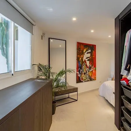Modern With Private Pool *